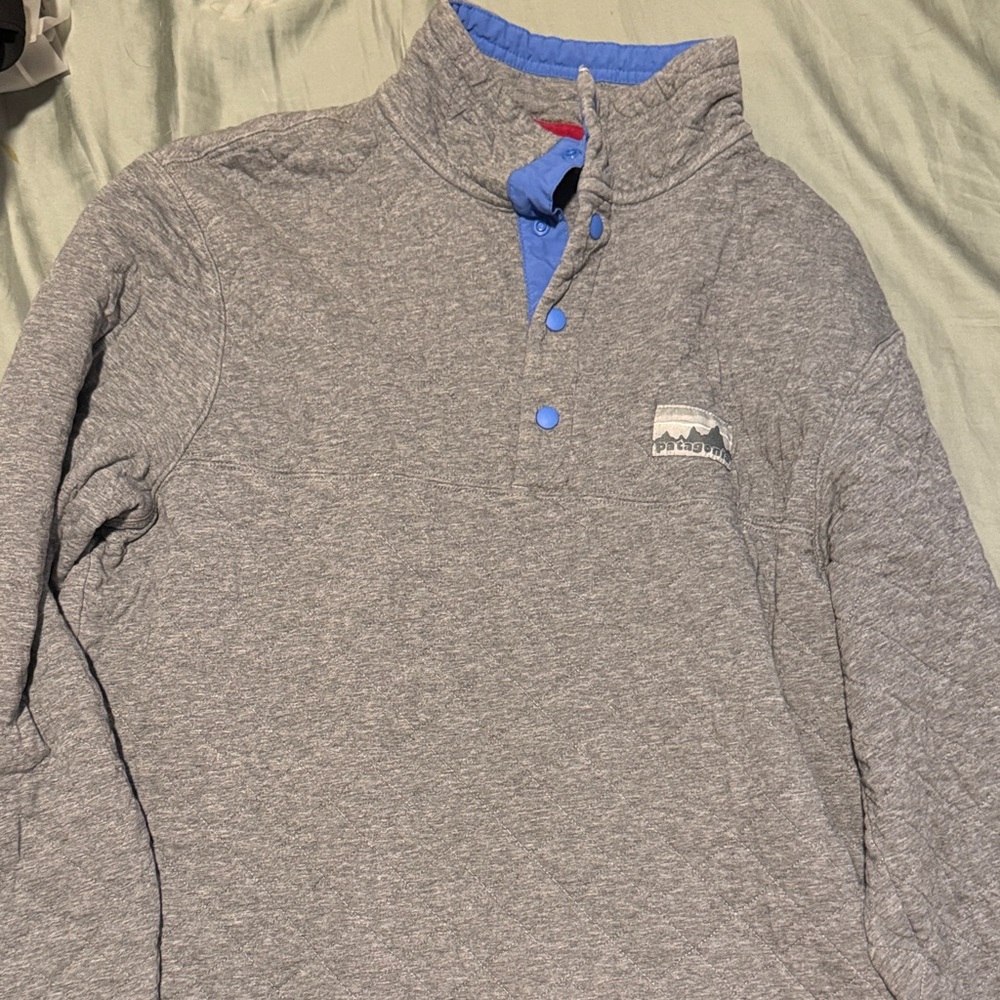 Patagonia Gray and Blue Pullover with Mountain Logo - M